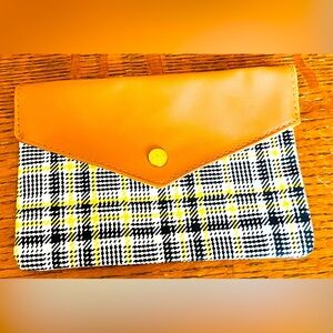 Ipsy makeup bag with SURPRISE piece of jewelry plaid yellow & black New